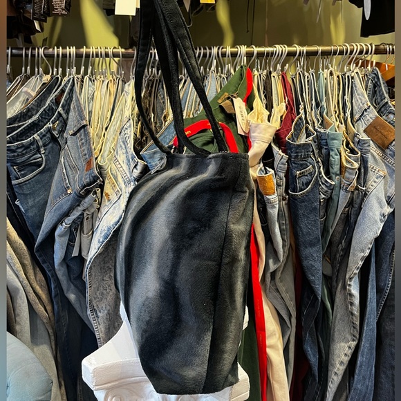 Mena New York - Picture 3 of 4